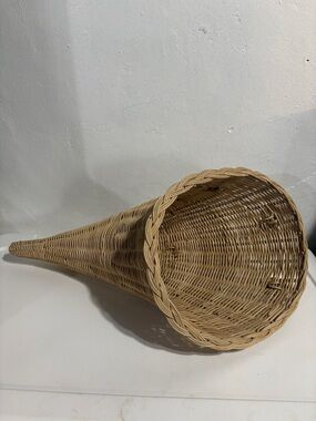 Natural Woven Cornucopia Basket for Table Displays